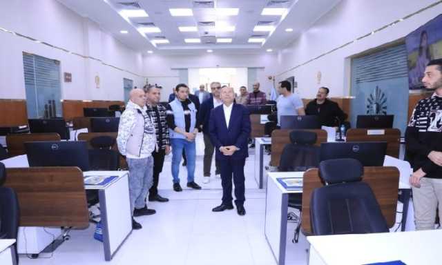 محافظ القاهرة يتفقد مركز الشبكة الوطنية للطوارئ والسلامة العامة لمتابعة سير العمل