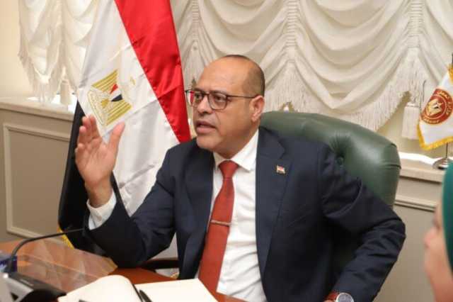 جبران يوجه بسرعة الانتهاء من رقمنة برنامج تشغيل العمالة غير المنتظمة