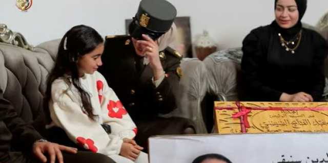 في لفتة إنسانية.. كلمات أبوية من الرئيس السيسي لابنة شهيد «فيديو»