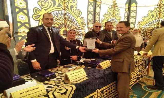 تكريم الزميل إيهاب زغلول على هامش احتفالية معاهد بهبيت الحجارة بسمنود