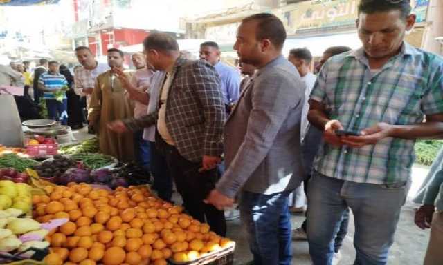 محلية دشنا تضبط سلع مجهولة المصدر ولحوم مذبوحة خارج السلخانة