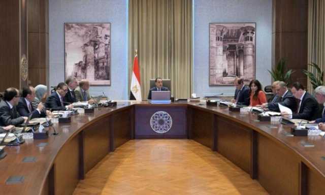 مدبولي يستعرض موقف تخصيص الأراضي لمشروعات الطاقة الجديدة والمتجددة