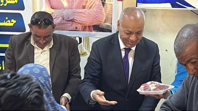 من أهل الخير.. مصطفى بكري يوزع 300 كيلوغرام لحوم بلدي على الأسر الأولى بالرعاية بالمعنا