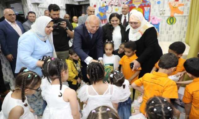 محافظ القاهرة يُوزع الهدايا على الأطفال الأيتام احتفالًا بالعيد