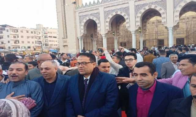 الآلاف يتوافدون على الساحة الأحمدية بطنطا لأداء صلاة عيد الفطر وسط أجواء احتفالية ودعوات لدعم القضية الفلسطينية
