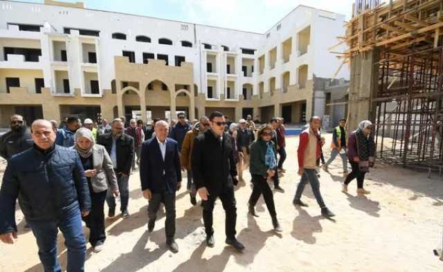 وزير الإسكان ومحافظ القاهرة يتفقدان مشروع حدائق تلال الفسطاط