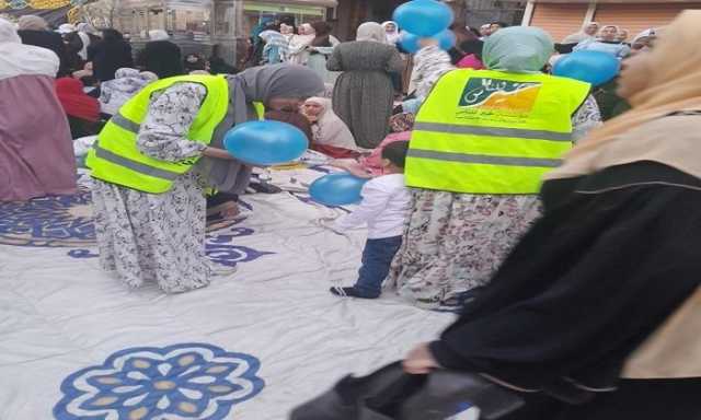 مؤسسة خير للناس توزع البالونات والحلوى بعد صلاة عيد الفطر المبارك على الأطفال في الأقصر