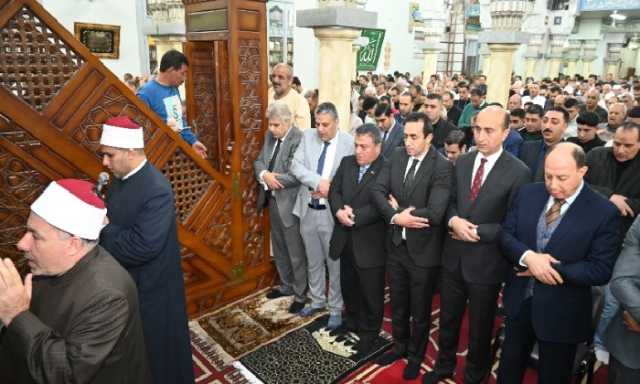 وسط حشد كبير من المواطنين.. قيادات البحيرة يؤدون صلاة عيد الفطر بمسجد التوبة بدمنهور