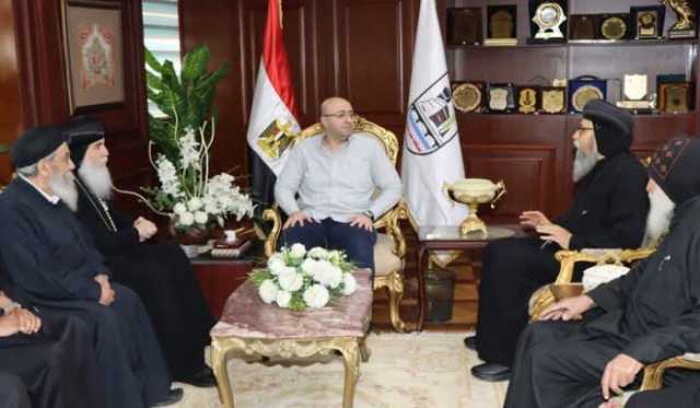 محافظ بني سويف يستقبل وفد من الكنيسة الأرثوذكسية للتهنئة بعيد الفطر