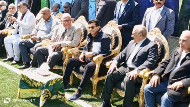 وزير الشباب والرياضة ورئيس الهيئة العربية للتصنيع يفتتحان مركز شباب «محمد صلاح» بقرية نجريج