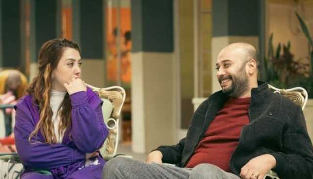 حاتم صلاح يحتفل بعيد ميلاد كندة علوش على طريقته (صورة)