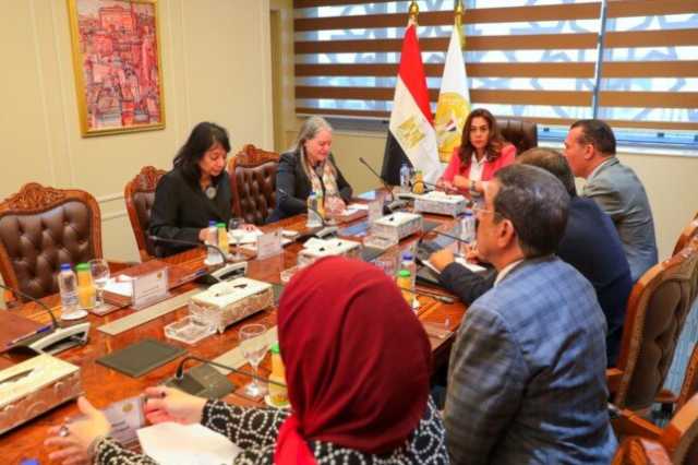 منال عوض تبحث وفد البنك الدولي نتائج برنامج التنمية المحلية بصعيد مصر