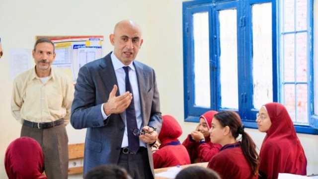 وزير التربية والتعليم يجري زيارة مفاجئة في عدد من المدارس بالفيوم
