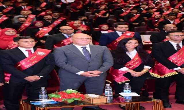 في ندوة تثقيفية بمناسبة احتفالات اكتوبر.. رئيس جامعة سوهاج للطلاب: متمسكين بالأمل ومتسلحين بالعلم لرفعة مصر