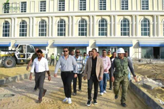 نائب رئيس المجتمعات العمرانية يتفقد مشروعي الحي اللاتيني والمدينة التراثية في العلمين