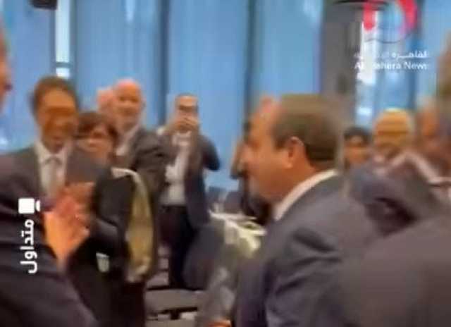 تصفيق حار لحظة دخول الرئيس السيسي مقر القمة المصرية الأوروبية «فيديو»