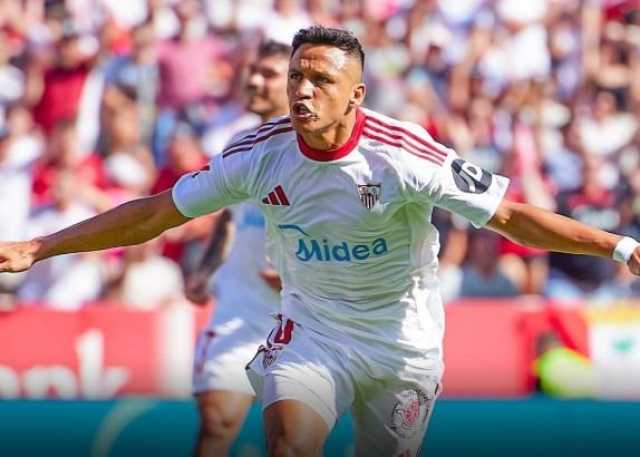 سانشيز يكشف سبب احتفاله أمام برشلونة في ليلة إشبيلية التاريخية