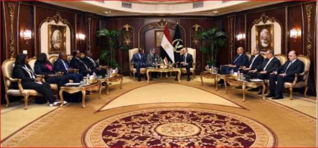 لتوقيع مذكرة تفاهم في مجال مٌكافحة الإرهاب.. وزير الداخلية الزامبي يزور اللواء محمود توفيق