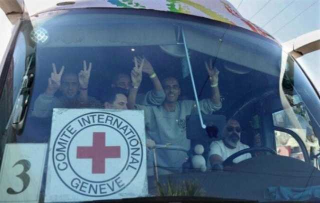 عاجل.. وصول حافلات أسرى فلسطينيين إلى قطاع غزة عبر معبر كرم أبو سالم