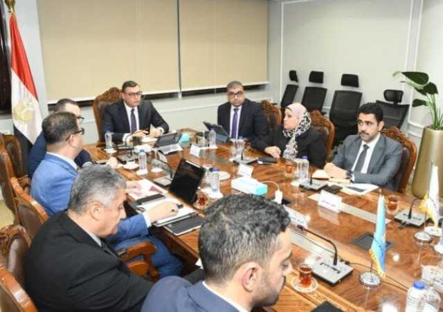 وزير الإسكان يتابع سير العمل بقطاع التخطيط وموقف طرح الفرص الاستثمارية بالمدن الجديدة