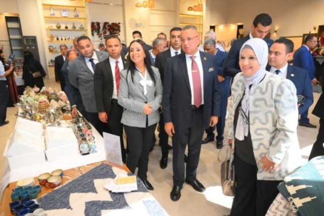 وزيرة التضامن ومحافظ جنوب سيناء يتفقدان «القرية التراثية» بـ شرم الشيخ