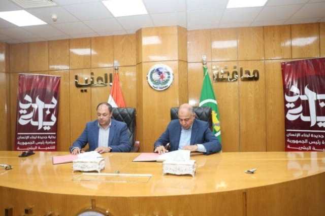 تدشين مصنعي بصل وحرف يدوية بالعدوة لدعم استثمارات المنيا