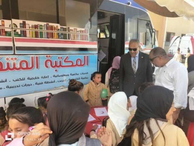 سكرتير عام محافظة مطروح يتفقد قافلة مطروح الخير بقرية حلازين