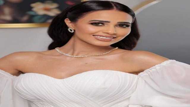 بعد نشرها بدقائق.. رنا سماحة تثير الجدل بحذف صورتها بفستان الزفاف