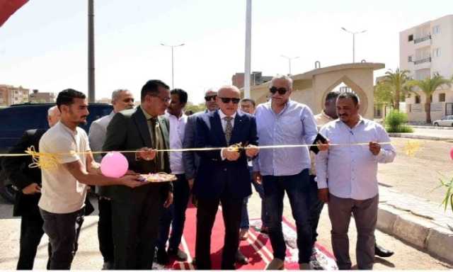 محافظ الأقصر يتفقد الأنشطة التموينية ويفتتح سوق اليوم الواحد بمدينة طيبة الجديدة