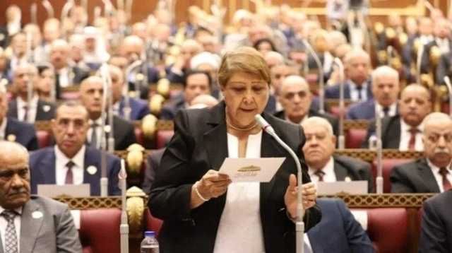 أمينة النقاش تؤدي اليمين الدستورية بمجلس الشيوخ