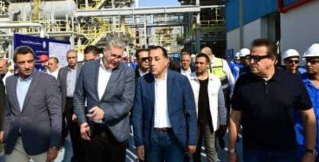 رئيس الوزراء يفتتح مشروع استرجاع الغازات بشركة النصر للبترول في السويس