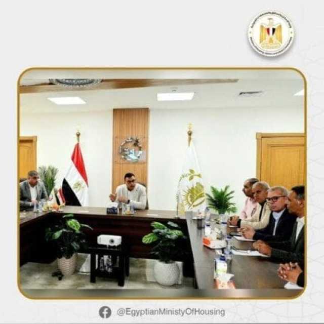 وزير الإسكان يعقد اجتماعًا بمقر جهاز مدينة العبور الجديدة لمتابعة الموقف التنفيذي للمشروعات