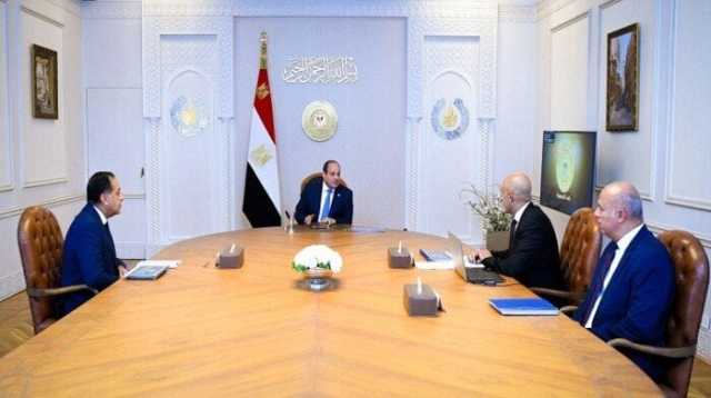 السيسي يوجه بالاهتمام بتطوير المناهج التعليمية وتحسين الوضع الاقتصادي للمعلمين