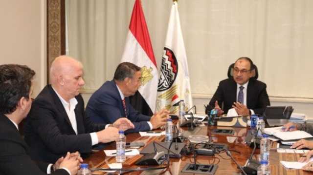 وزير قطاع الأعمال يبحث مع «أروجلو» التعاون في تشغيل مصانع الغزل والنسيج