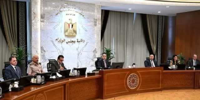 رئيس الوزراء يجتمع مع أعضاء اللجنة الاستشارية للاقتصاد الكلي