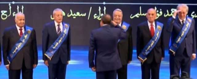 الرئيس السيسي يقدم التحية لأبطال حرب أكتوبر خلال الندوة التثقيفية
