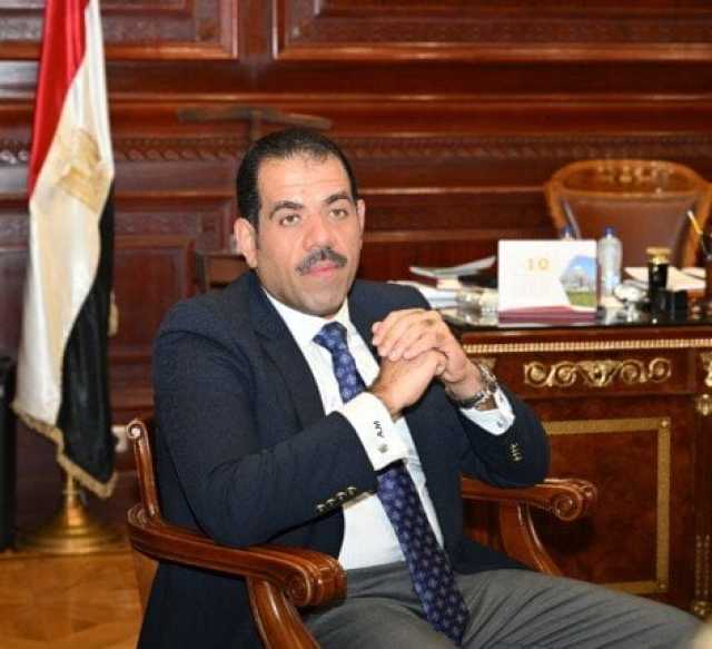 أمين عام مجلس الشيوخ الجديد يلتقي العاملين بالمجلس ويبحث ترتيبات انتخابات اللجان النوعية
