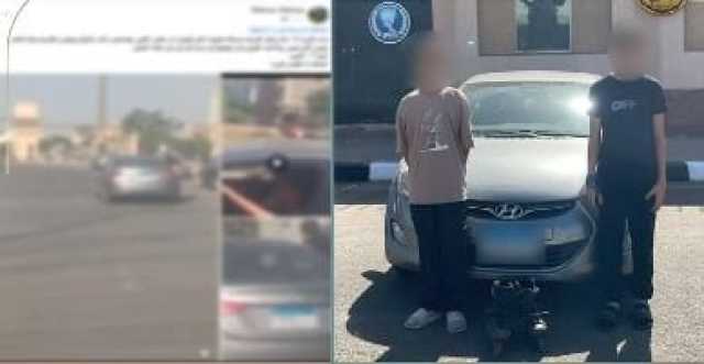 ضبط طفلين قاد أحدهما سيارة وتشبث الآخر ببابها بالقليوبية