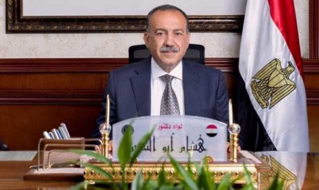 أسيوط تضع شاشات عرض كبرى بالميادين لتمكين المواطنين من متابعة افتتاح المتحف المصري الكبير