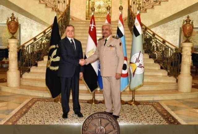 في الذكرى الـ 52 لانتصارات أكتوبر.. القائد العام للقوات المسلحة يستقبل وزير الداخلية ووفد من قيادات الشرطة