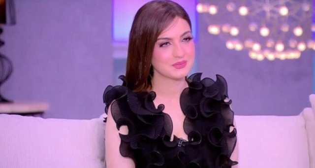 ياسمين عز تسأل الزوجات سؤالا محرجا على الهواء عن أزواجهن.. ماذا قالت؟
