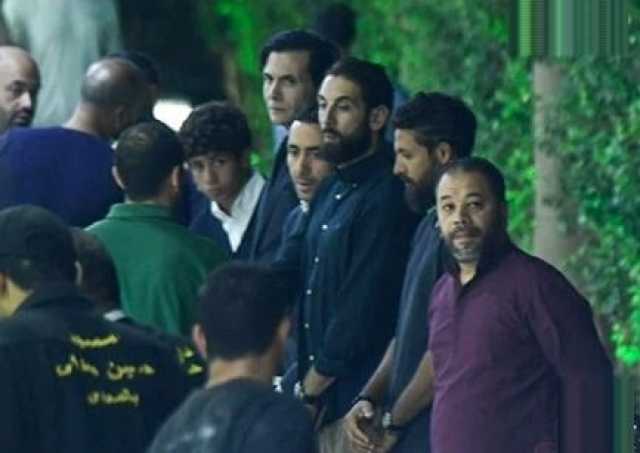 وزير الثقافة وأعضاء «كايروكي» يقدمون واجب العزاء في والدة أمير عيد