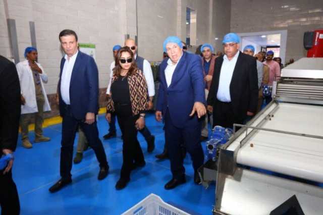 وزيرا الزراعة والتنمية المحلية يتفقدان مشروع الإنتاج الحيواني ومجمع تمور الوادي الجديد