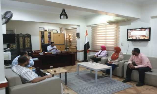 بعد لقاء وفد الوزارة.. مديرصحة الأقصر يشدد على الانضباط الإداري ويتفقد وحدات 'القرنة'