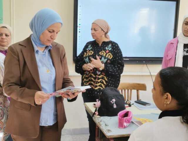 مدير تعليم القاهرة تواصل جولاتها الميدانية لمتابعة انتظام الدراسة بغرب القاهرة