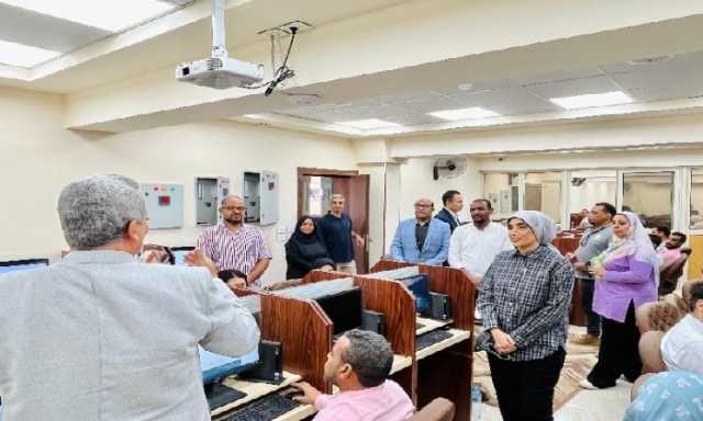 رئيس جامعة الأقصر تتفقد اختبارات التحول الرقمي