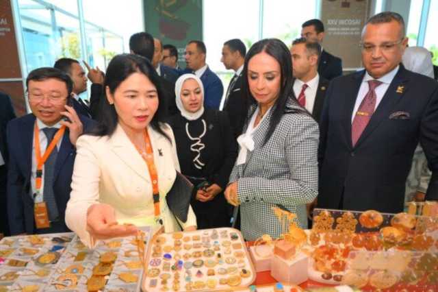 وزيرة التضامن ومحافظ جنوب سيناء يتفقدان معرض «ديارنا للحرف اليدوية» بشرم الشيخ