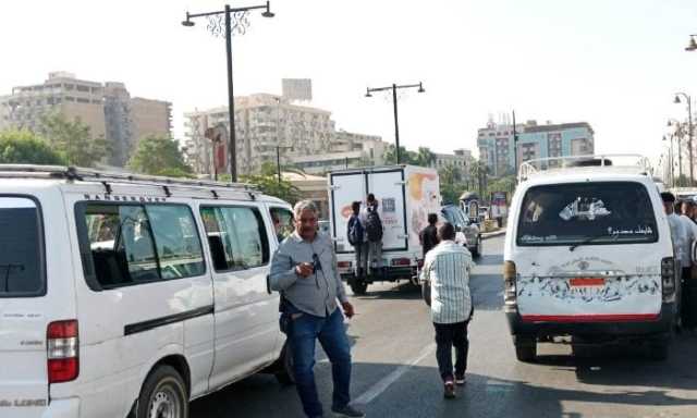 بتوجيهات المحافظ.. ضبط 14 مخالفة لعدم الالتزام بتعريفة السيرفيس الجديدة بأسوان
