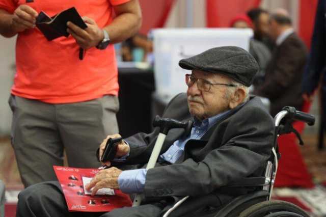 المستشار محمود فهمي يشارك في انتخابات الأهلي ويُدلي بصوته «فيديو»