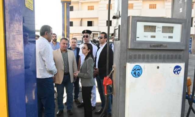 محافظ البحيرة تتفقد محطات الوقود لمتابعة توافر المواد البترولية والالتزام بالتسعيرة الجديدة